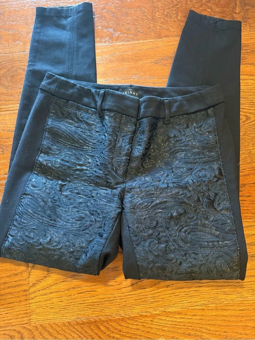 White House Black Mkt. black Textured Front Skinny Pants size 0